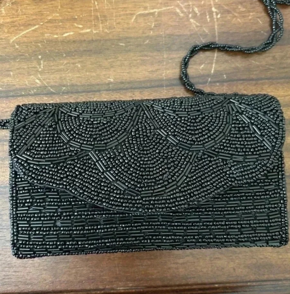 Vintage Style 20's Flapper Beaded Scalloped Crossbody Evening Bag.